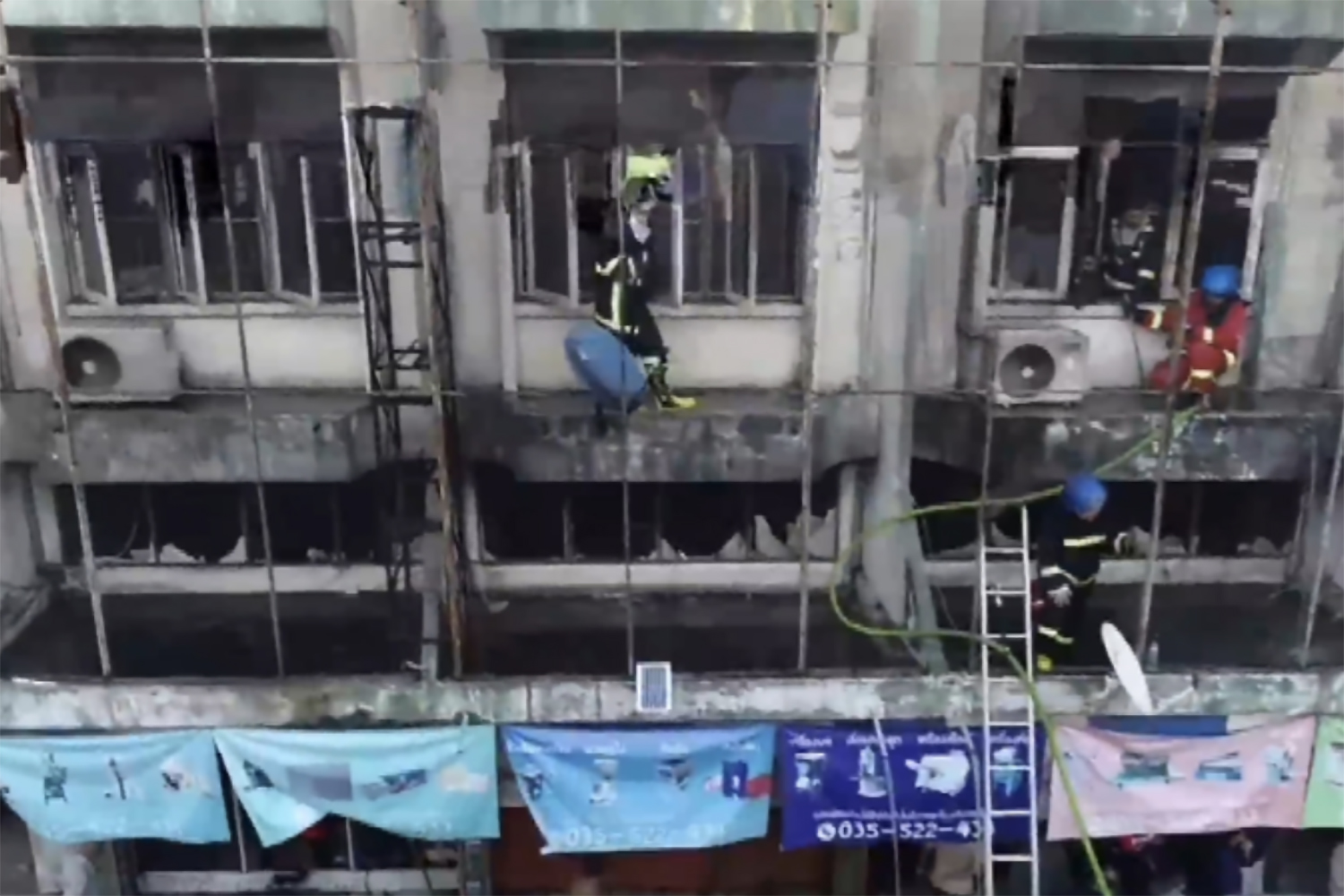 Семья из четырех человек погибла при пожаре в Супханбури