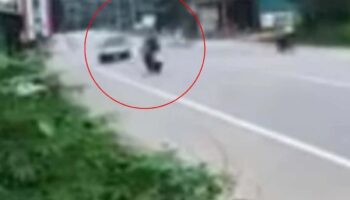 Тайский полицейский обвиняет в этом переутомление после столкновения с двумя мотоциклами, в результате чего 3 человека получили ранения.