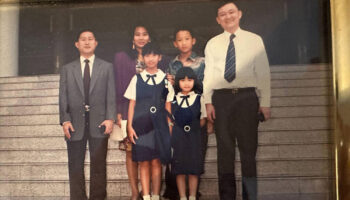 Таксин ‘вдохновляет’ премьера на служение