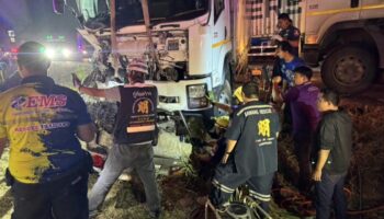 Трагическая авария в Кампхенг Пхете унесла жизни двух человек, ребенок в критическом состоянии