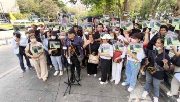 Форум раскололся на тычки в защиту диких слонов