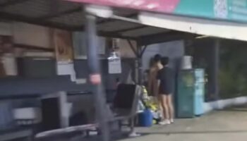 2 мужчины были сняты на видео, занимающимися сексом на пешеходной дорожке Бангкока