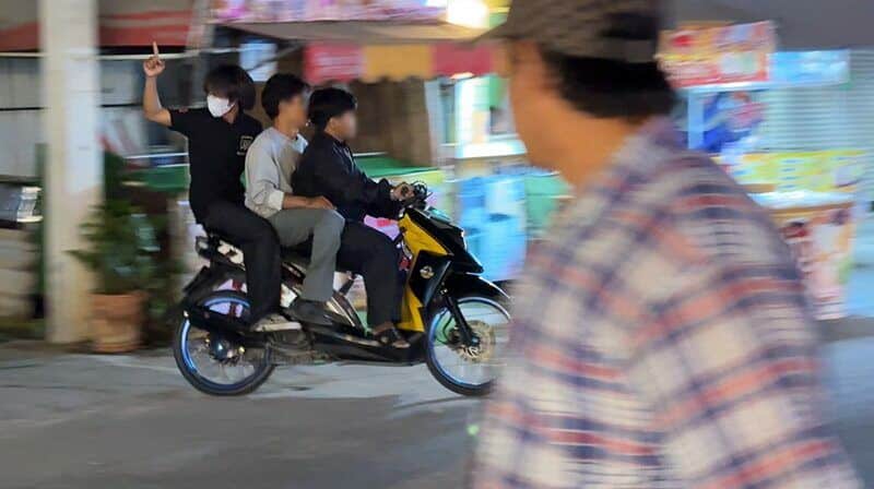 Беспорядки в храме: тайские подростки напали на ярмарку, превратив ее в отвратительное видео