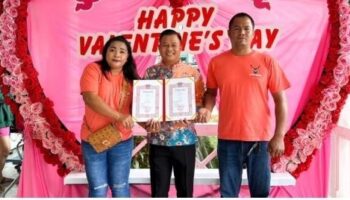 Более 100 пар поженились на Пхукете в День Святого Валентина