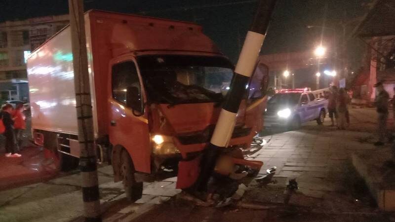 Водитель арестован за уклонение от оплаты топлива и аварию в Накхонпатхоме