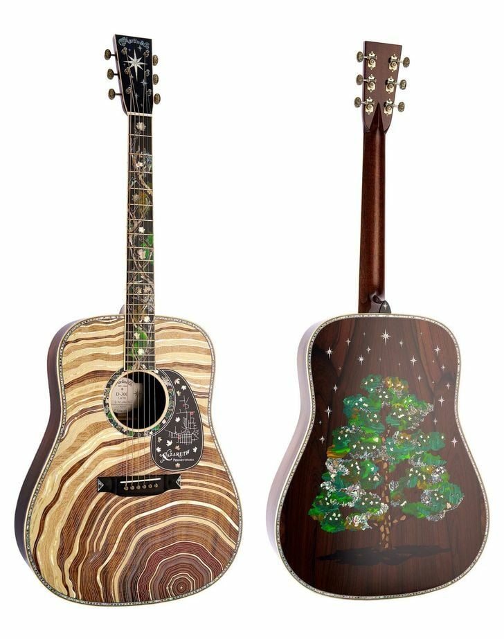 Гитара Martin D-300 наигрывает аккорды за 10,22 миллиона бат в Таиланде