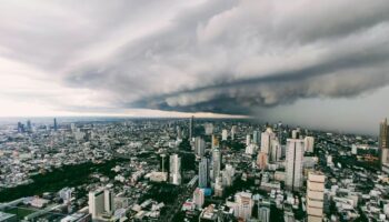 Грозы и сильные ветры в 39 провинциях Таиланда