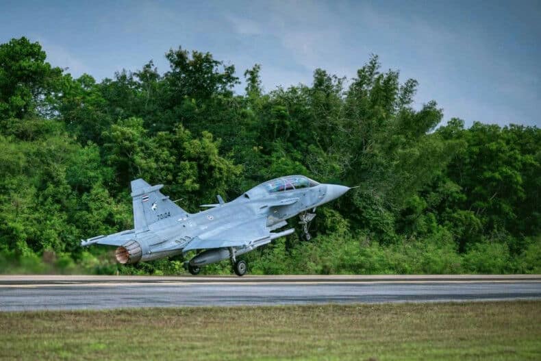 Дорога в опасную зону: ВВС Индии проведут испытания истребителя Gripen в Сонгкле