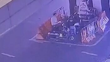 Женщина-гонщица, подвергшаяся преследованиям со стороны клиента, добивается правосудия в Бангкоке