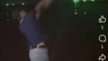 Жестокий мужчина попал на видео, когда швырял щенка в море острова Самуи