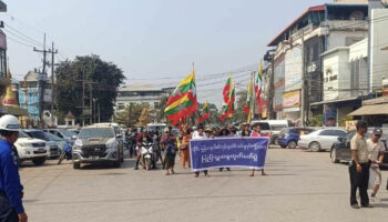 Жители Мьянмы протестуют против мер Таиланда по сокращению подачи электроэнергии и топлива