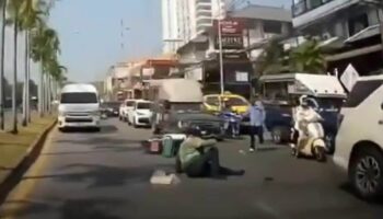 Иностранный мотоциклист скрылся после наезда на тайского курьера (видео)