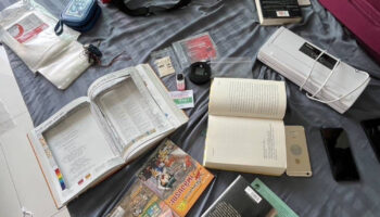 Кореец арестован недалеко от Паттайи с метамфетамином и выдолбленными книгами