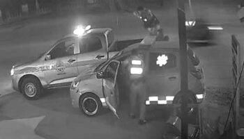 Мужчину поймали с 800 тысячами таблеток метамфетамина в поддельной машине спасателей в Удонтхани