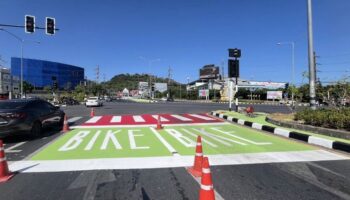 На перекрестках Пхукета пробуют новую яркую разметку