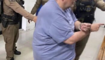 Начальник полиции Паттайи признал ‘неправдивой’ историю о взяточничестве британского туриста и посадил его в тюрьму