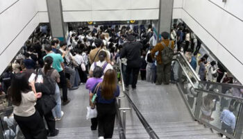 Неисправность синей линии останавливает пассажиров пригородных поездов