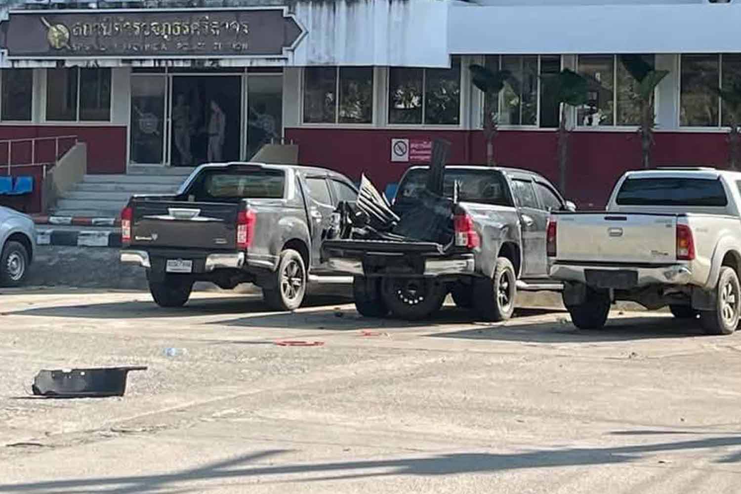 Полицейский пикап взорван, автомобиль сожжен на юге страны