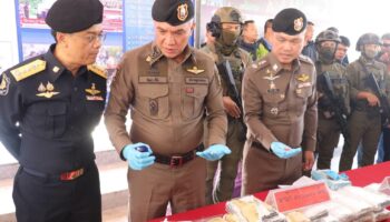 Полиция выдает себя за курьеров, чтобы арестовать контрабандистов наркотиков в Таиланде