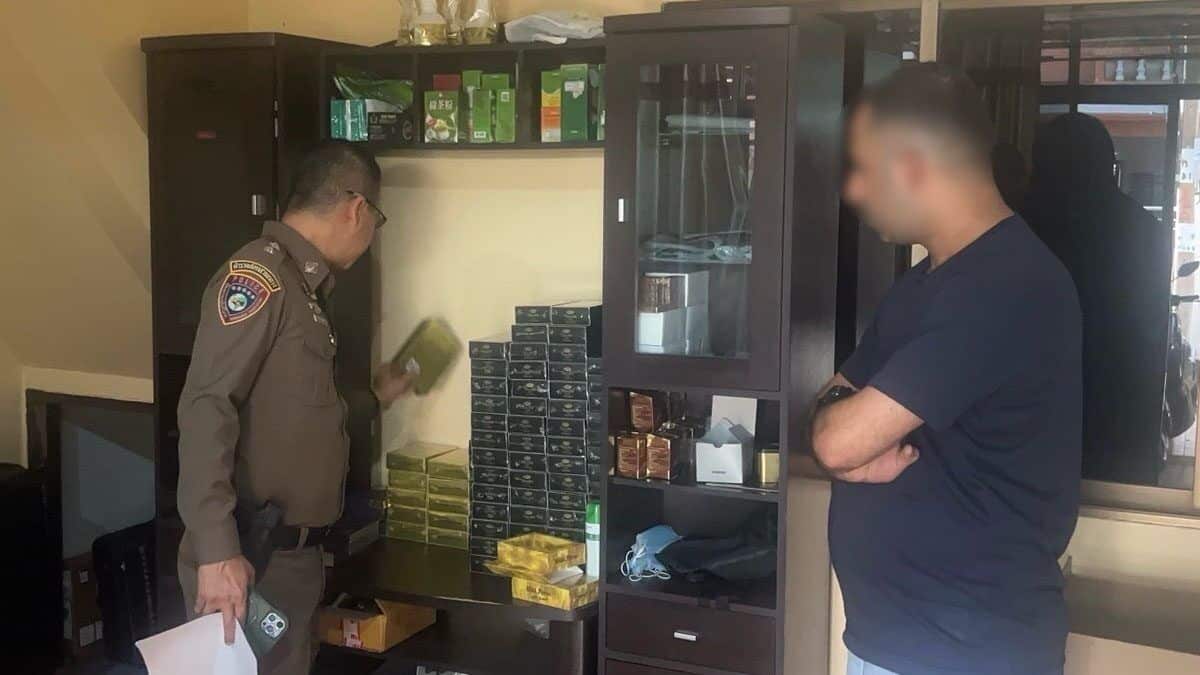 Полиция конфисковала незаконные сексуальные стимуляторы на сумму 1,5 миллиона бат