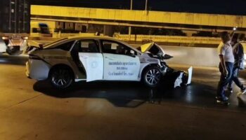 Попытка угона такси закончилась аварией на Пханьотин-роуд