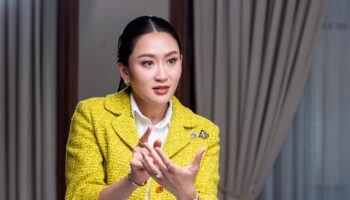 Премьер-министр расхваливает преимущества своей поездки в Китай