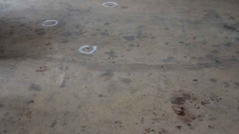 Снимок в темноте: Похороны превращаются в хаос, когда мужчина открывает стрельбу, 1 ранен.