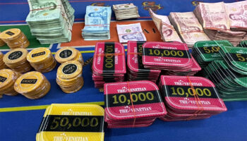 Сотни арестов, игорный дом накрыт в Накхоннайоке.