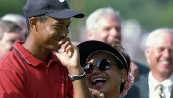 Тайгер отдает дань уважения маме "сила природы", которая сформировала его выдающееся наследие