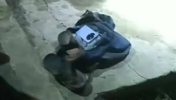 Тайская женщина избежала изнасилования после того, как оставила ванную незапертой (видео)