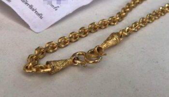 Тайская пара обвиняет магазин в продаже поддельного золота только для того, чтобы найти сына-вора