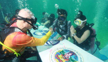 Тайские однополые пары поженятся под водой