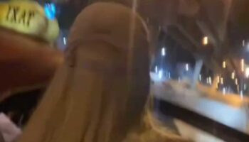 Тайские трансвеститки выдают себя за иностранных туристок, чтобы разоблачить завышение цен на такси