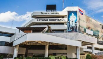 Тайский мужчина дал пощечину медсестре в Районге из-за спора о въезде ребенка