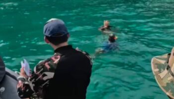 Тайский рейнджер отчитал итальянских туристов за нарушение запрета на подводное плавание с маской и трубкой