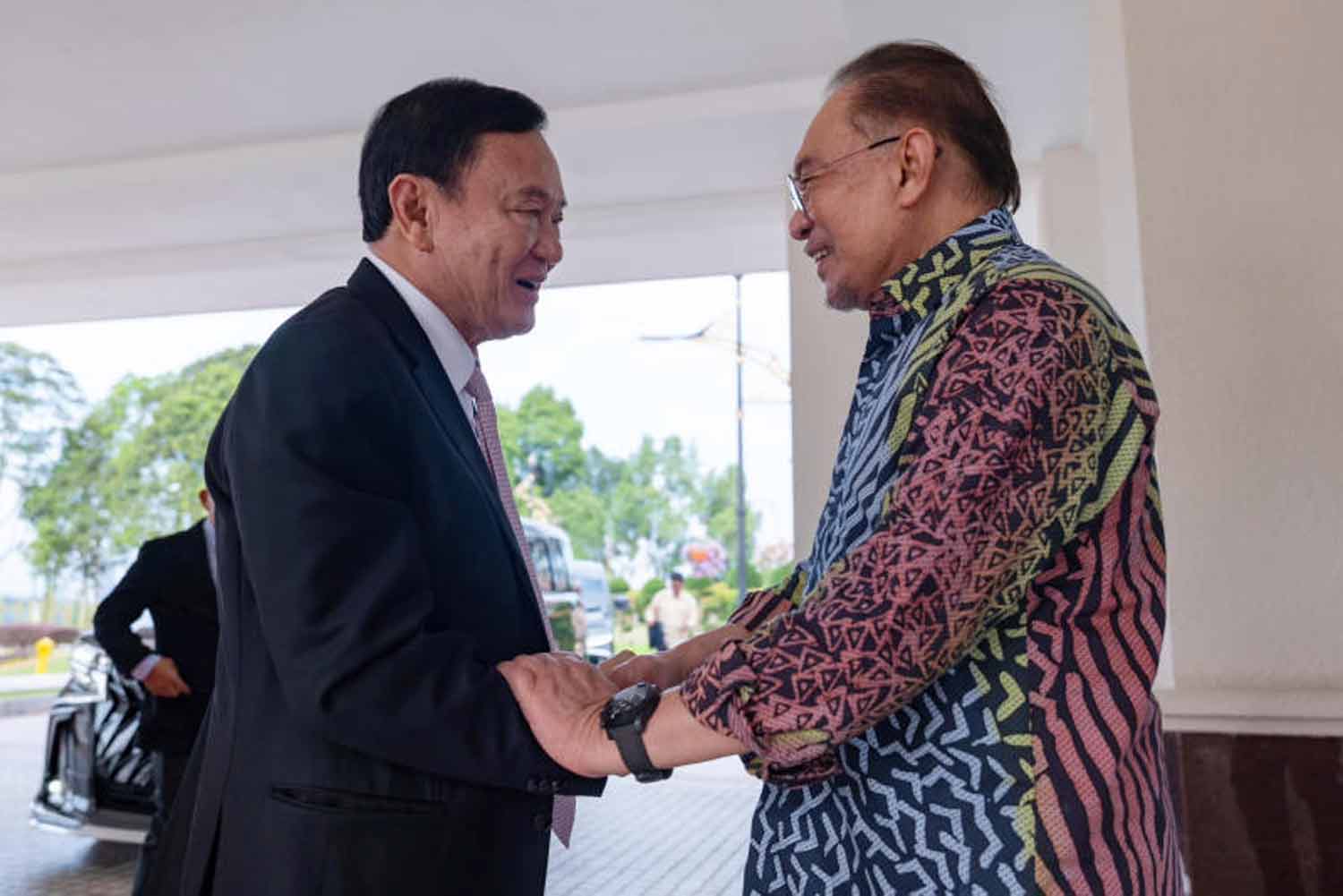 Таксин сообщает о своем возвращении в Таиланд