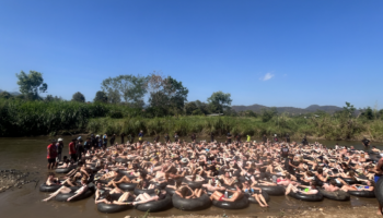 Толпы туристов разжигают напряженность в Пае