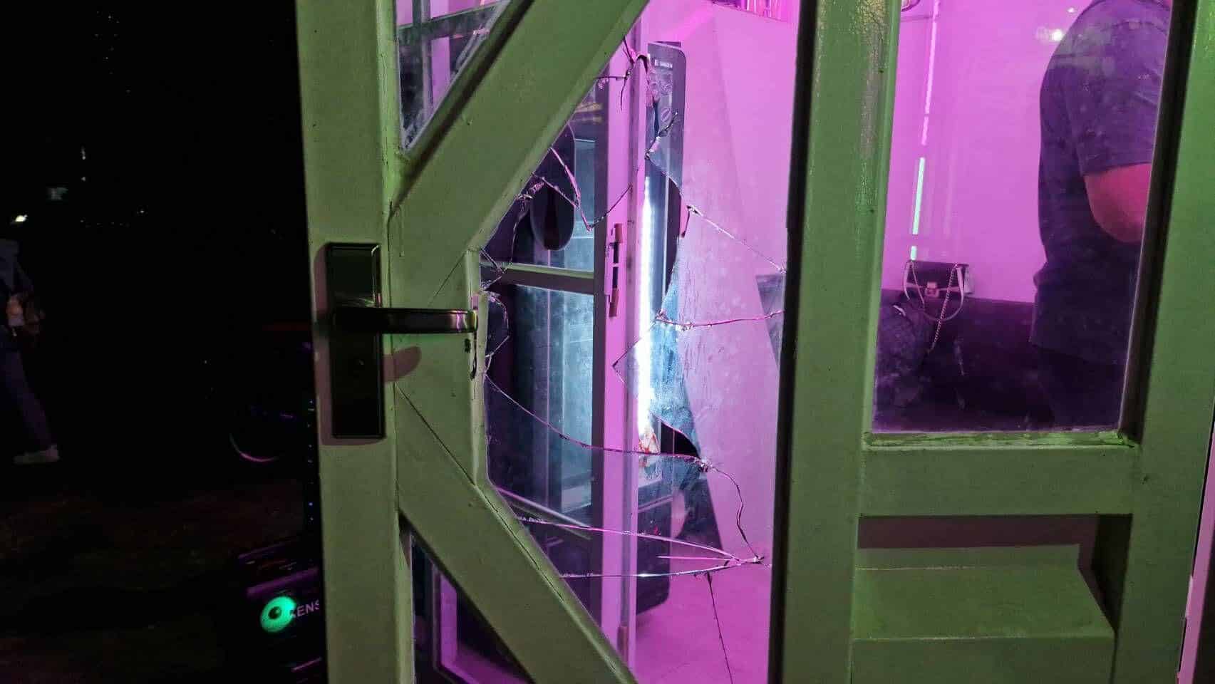 Удача в придачу: Дерзкий бандит врывается в магазин марихуаны в Паттайе и крадет заначку