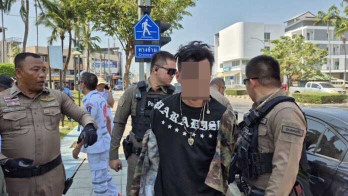 Хаос в Паттайе: арестован водитель в форме военно-морского флота, который заезжал на попутку