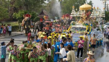 Авиакомпания Thai AirAsia предлагает скидку в размере 30% на Сонгкран при прямом бронировании