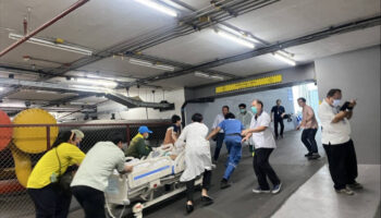 Больница Бангкока эвакуирует пациентов после подземных толчков в Мьянме (видео)