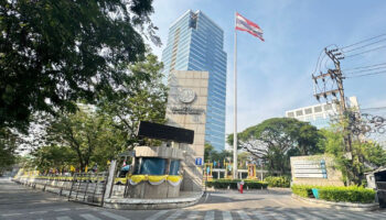 Влиятельные лица предупреждают не уклоняться от уплаты налогов