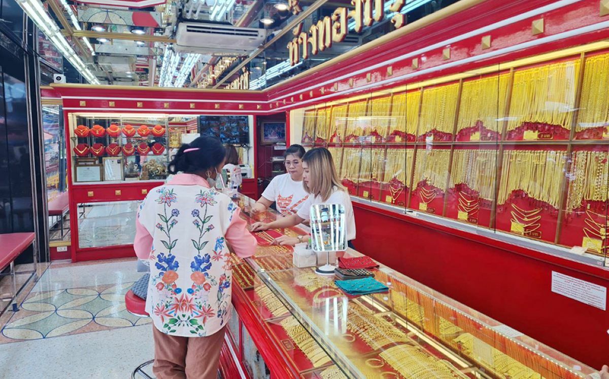 Вор украл золото на сумму 7,8 миллиона бат во время ограбления в Аюттхае