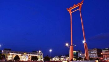 Гигантские качели в Бангкоке требуют срочного ремонта из-за проблем с безопасностью