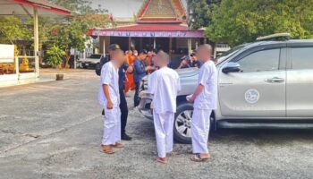 Камбоджийских монахов раздели в Паттайе за нарушение буддийских правил