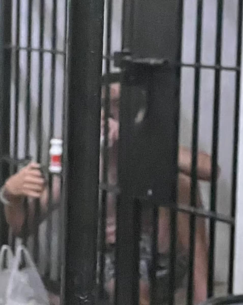 Кошмар тайской тюрьмы: британского туриста заставили пить мочу после ареста