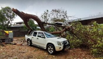 Ливни с градом обрушились на северо-восток Таиланда, повреждены сотни домов