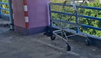 Мужчина погиб, упав с автостоянки торгового центра Samut Prakan