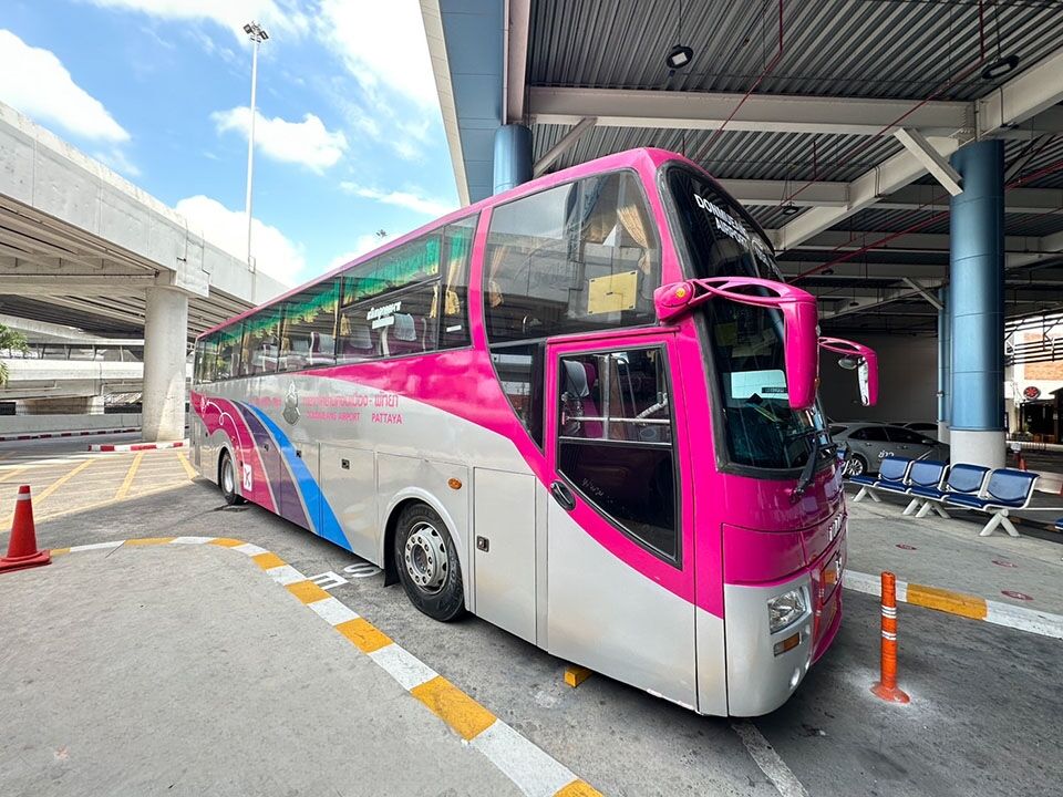 От розового до взлетного: автобусное сообщение Паттайи с Бангкоком возобновляется