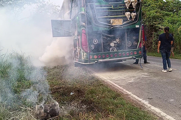 Пожар в автобусе, перевозившем школьников на экскурсию, все в безопасности